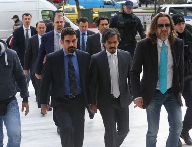 Ο τουρκικός Τύπος «άρπαξε» την ευκαιρία και συσχετίζει την αιχμαλωσία των 2 Ελλήνων στρατιωτικών με τους «8»